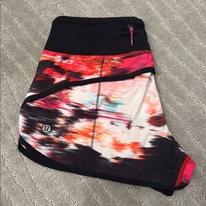 Lululemon Speed Short "Pigment Wind Duck Sauce" Size 4 2.5” inseam. Lined.